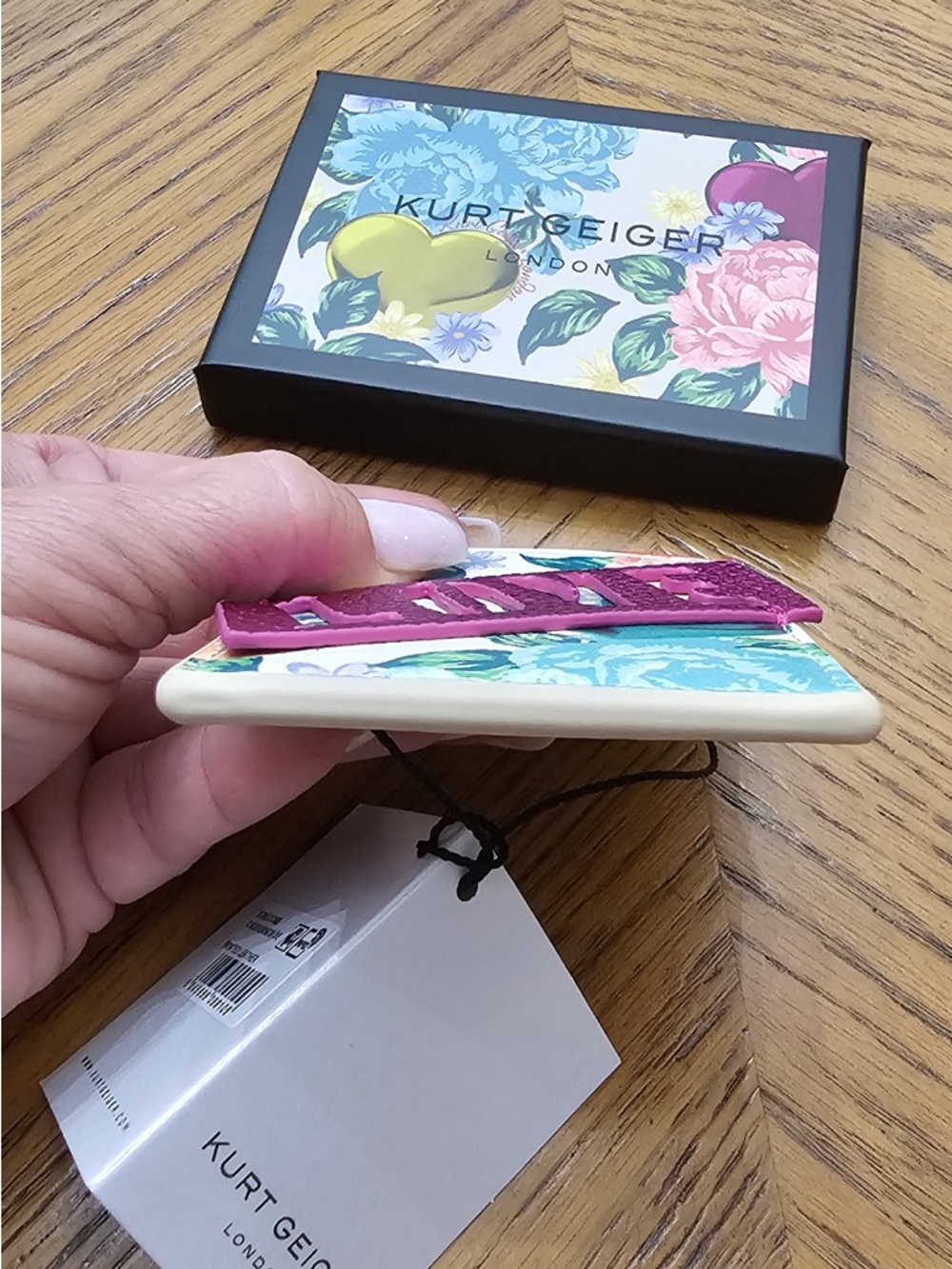 Kurt Geiger Floral Card Holder with Pink Metallic LOVE Accent - Picture 8 of 8